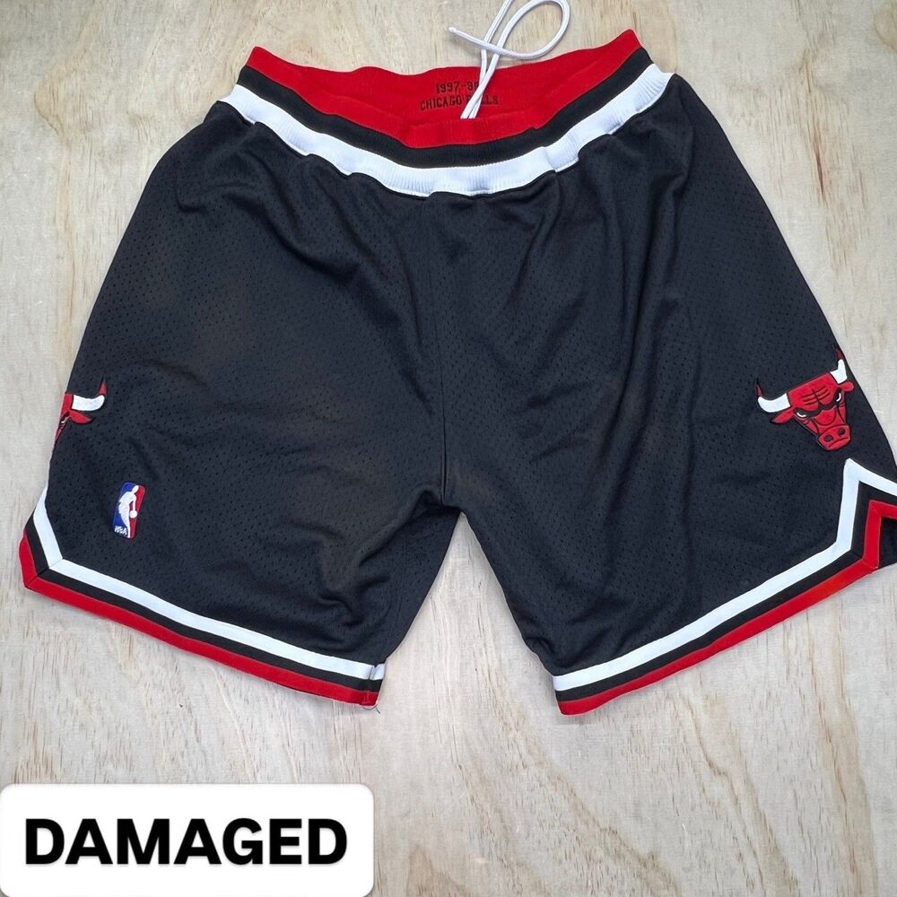 USED DAMAGED XL 48 Chicago Bulls Mitchell Ness Mesh Shorts Black No Pockets
